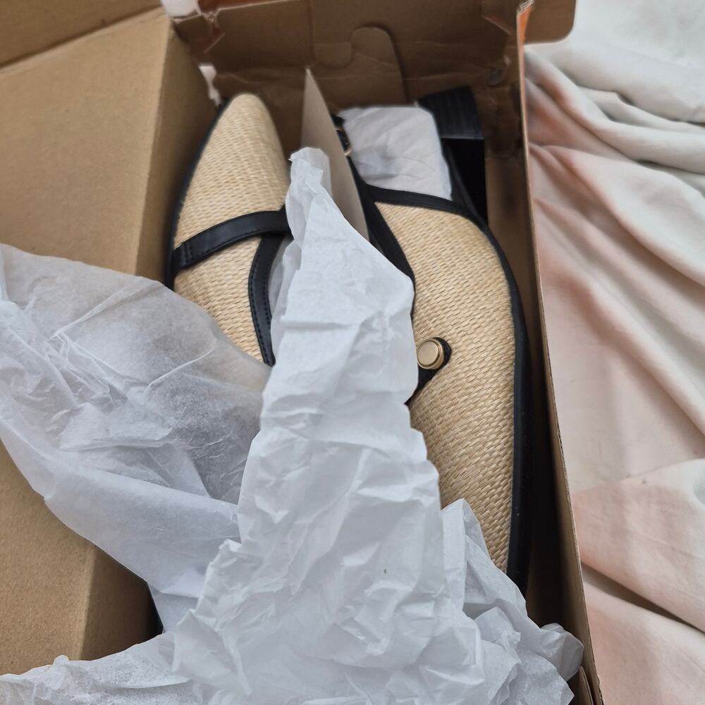 NEW Clarks Natalyn Sling Pointed Toe Flats Natural Raffia & Black women SZ 10 W - Picture 9 of 10
